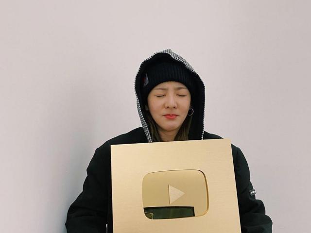 sandara park gold play button