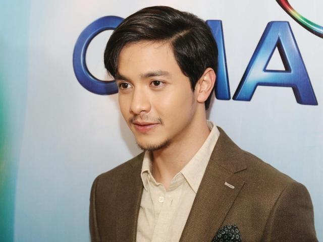 Alden Richards with GMA executive