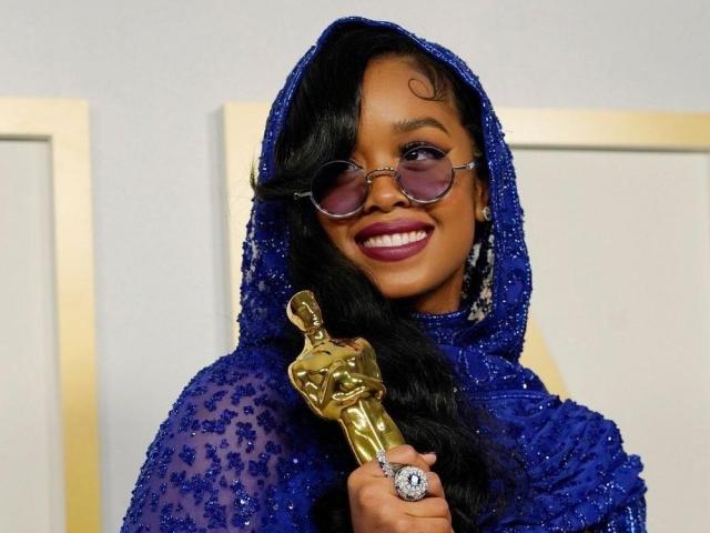 filipino american singer her