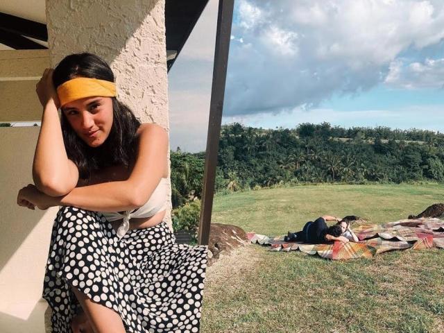 Juliana Gomez with a photo of Lucy Torres and Richard Gomez