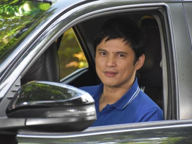 Zoren Legaspi in Apoy sa Langit