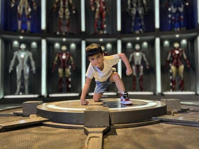 Sixto Dantes doing Iron Man landing pose