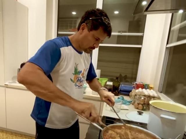 Richard Gomez cooking