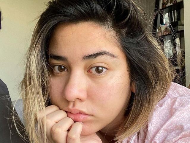 lauren young declutters bedroom