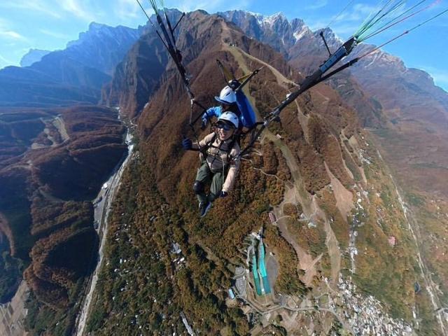Michael V paragliding