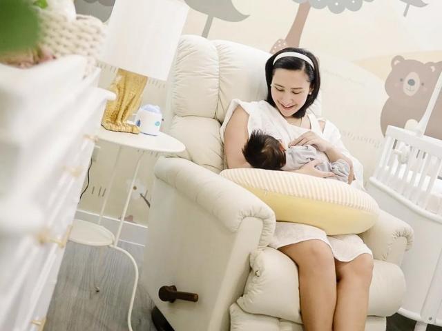 Melissa Gohing and Baby EZ