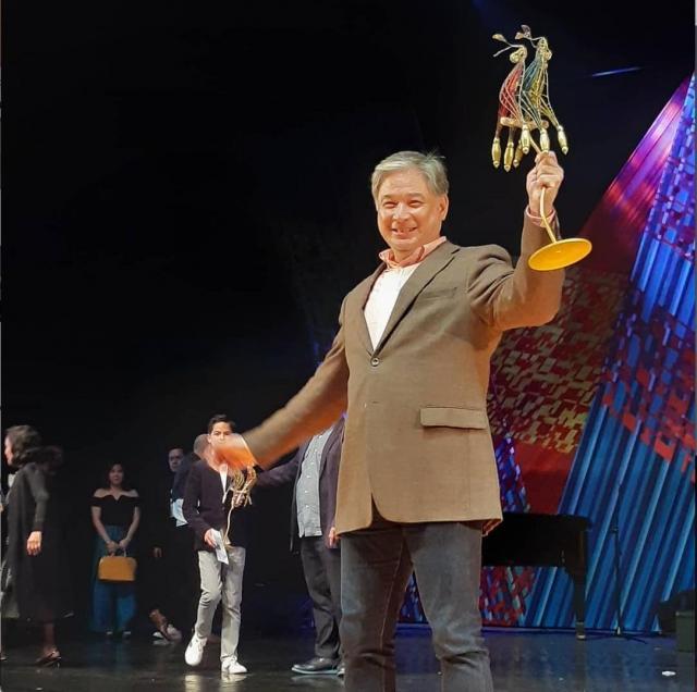 Ricky Davao receiving award in Cinemalaya 2019