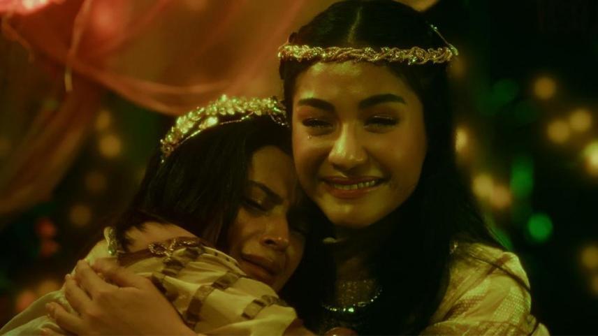 Sanggre stars Sanya Lopez and Bianca Umali as Danaya and Terra