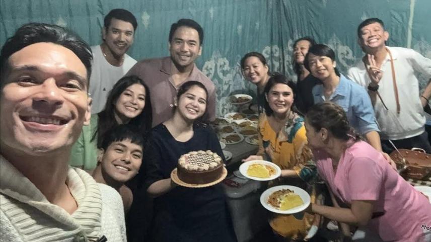 Elijah Alejo with the cast of Cruz vs Cruz 