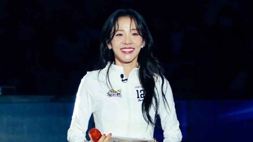 Sandara Park performs In or Out at Shoot of Asia