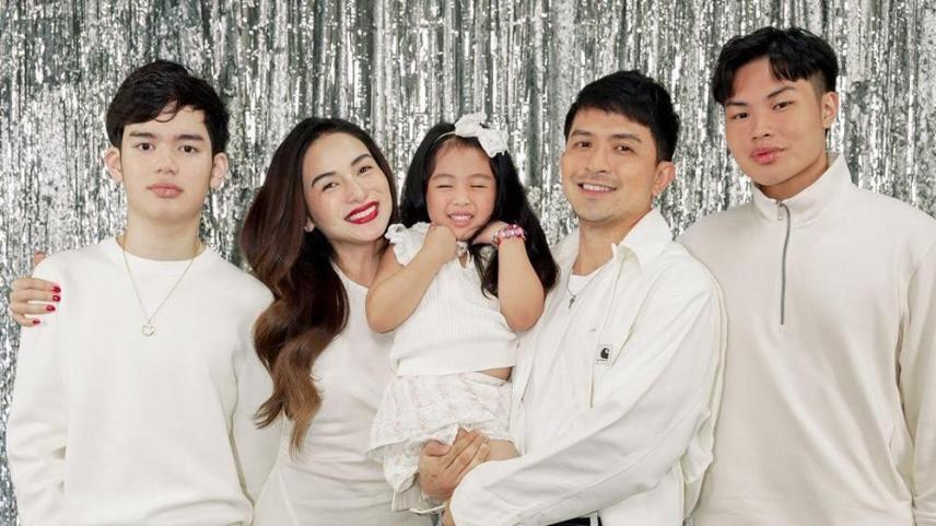 Dennis Trillo, Jennylyn Mercado and kids New Year family portraits