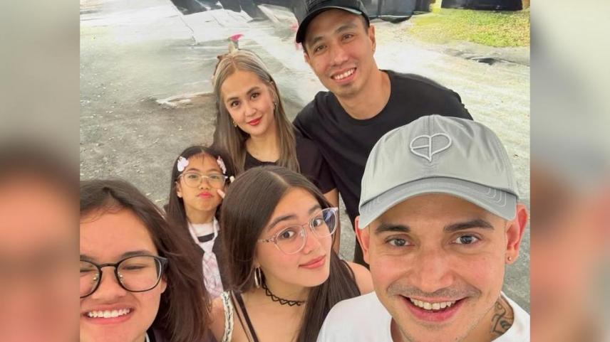 Paolo Contis and family