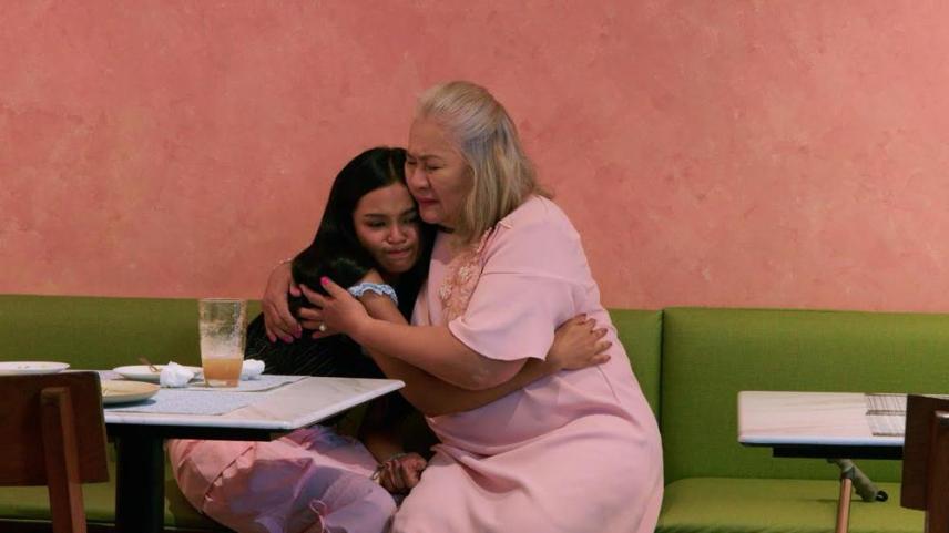 Zephanie and Tessie Tomas as Jeni and Amelia in Born to Shine