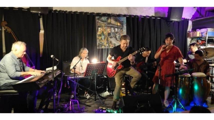 kiss the bride band