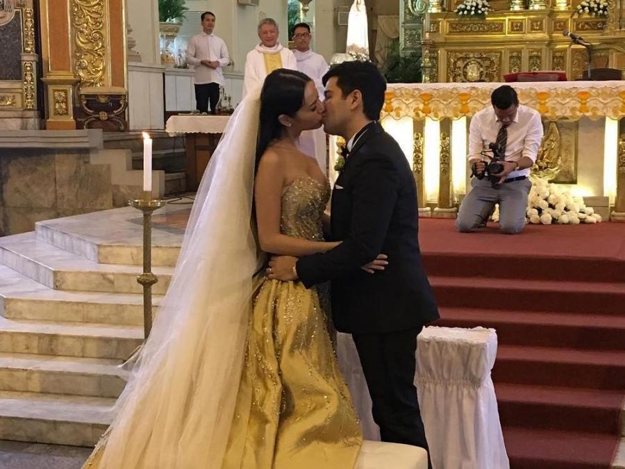 MUST-SEE: Socialite Divine Lee's golden wedding with businessman Blake Go |  GMA Entertainment