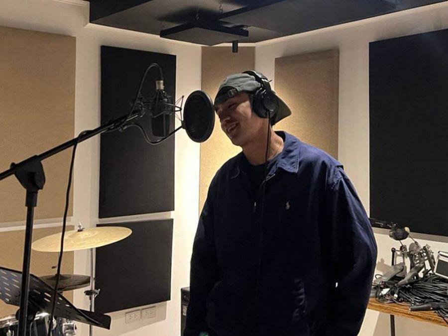 David Licauco singing I Think I Love You