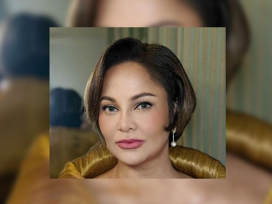 Eula Valdes in Forever Young