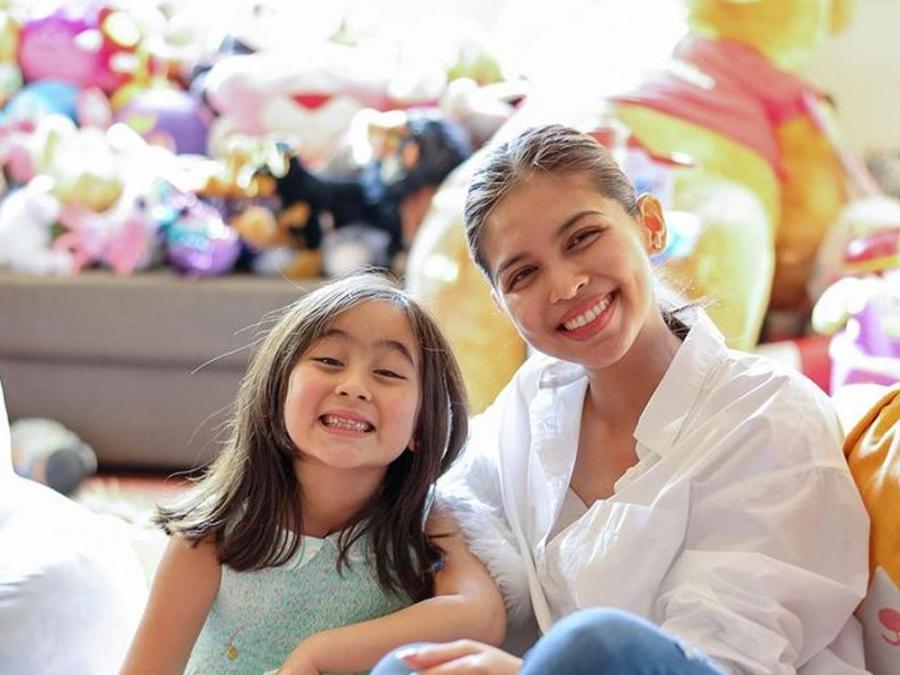 Scarlet Snow Belo and Maine Mendoza