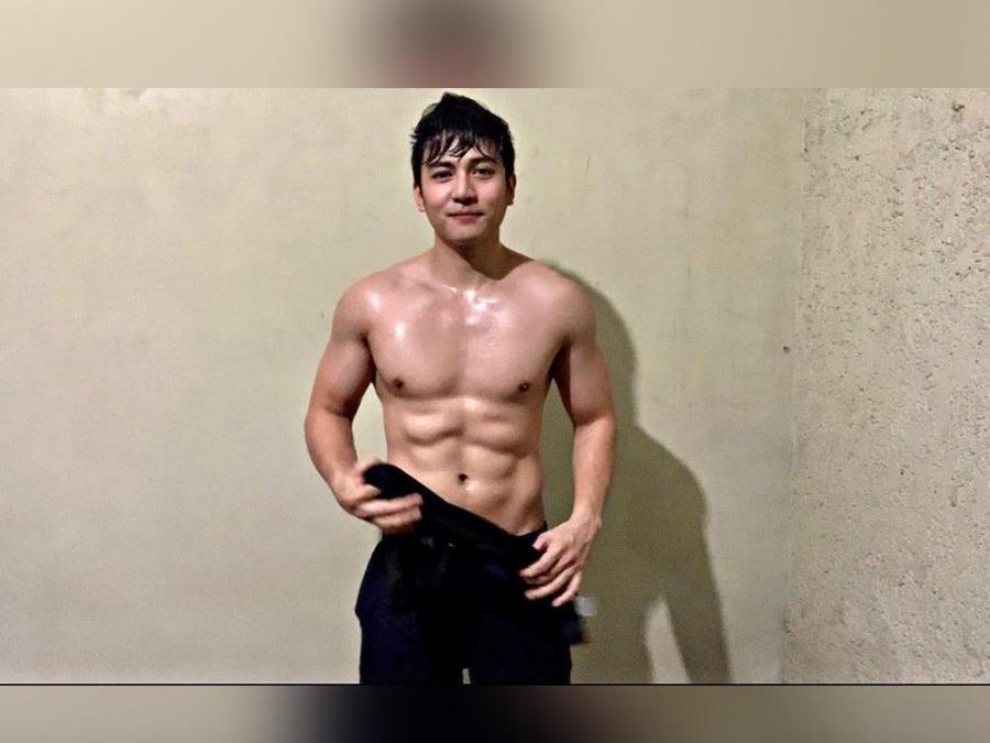 Jak Roberto ripped abs