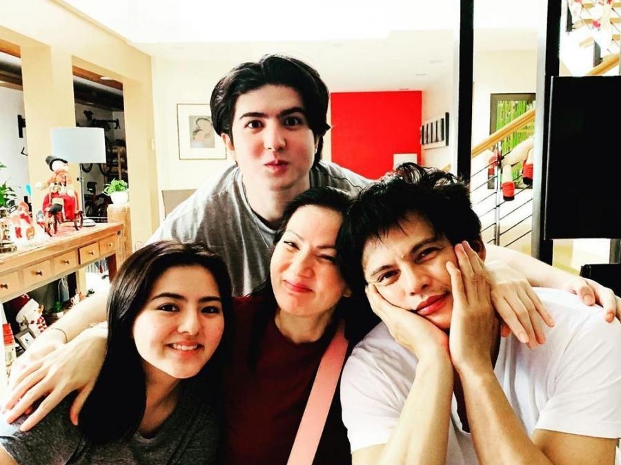 Carmina Villarroel and her kids
