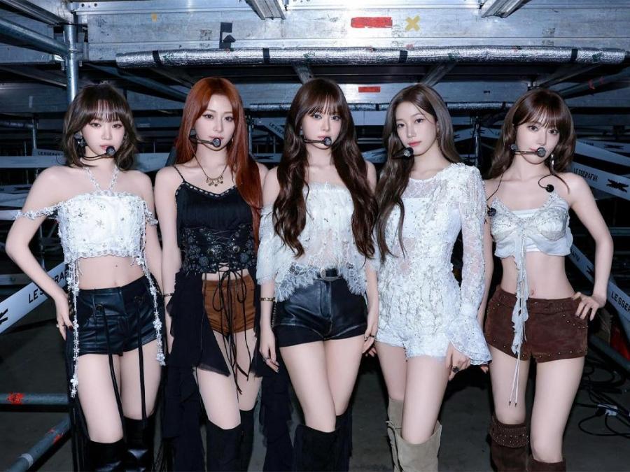 LE SSERAFIM in Manila