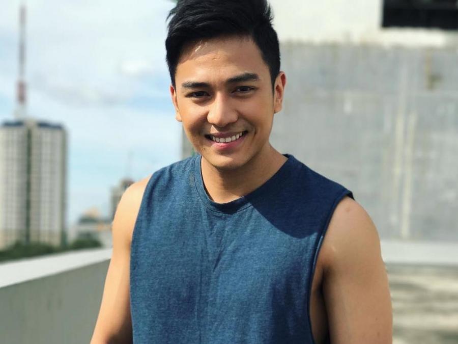 LOOK: Jak Roberto goes topless at Anvil Awards; GMA Kapuso Foundation ...