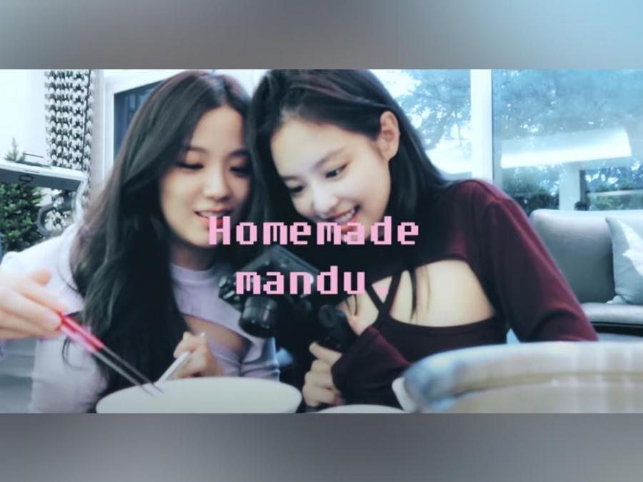 Jennie and Jisoo of BLACKPINK 