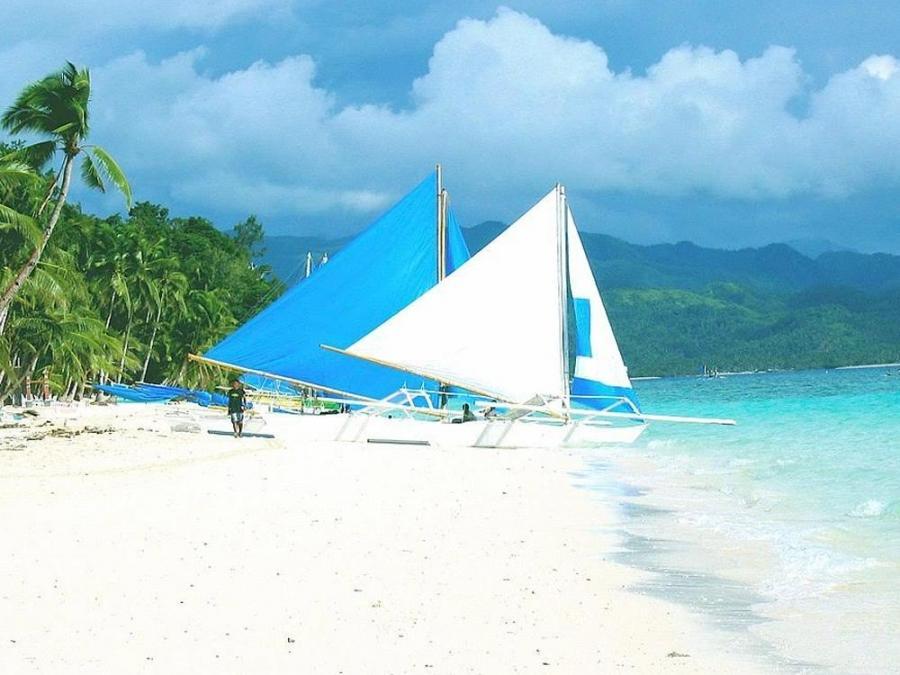 Boracay brings back New Year's fireworks display