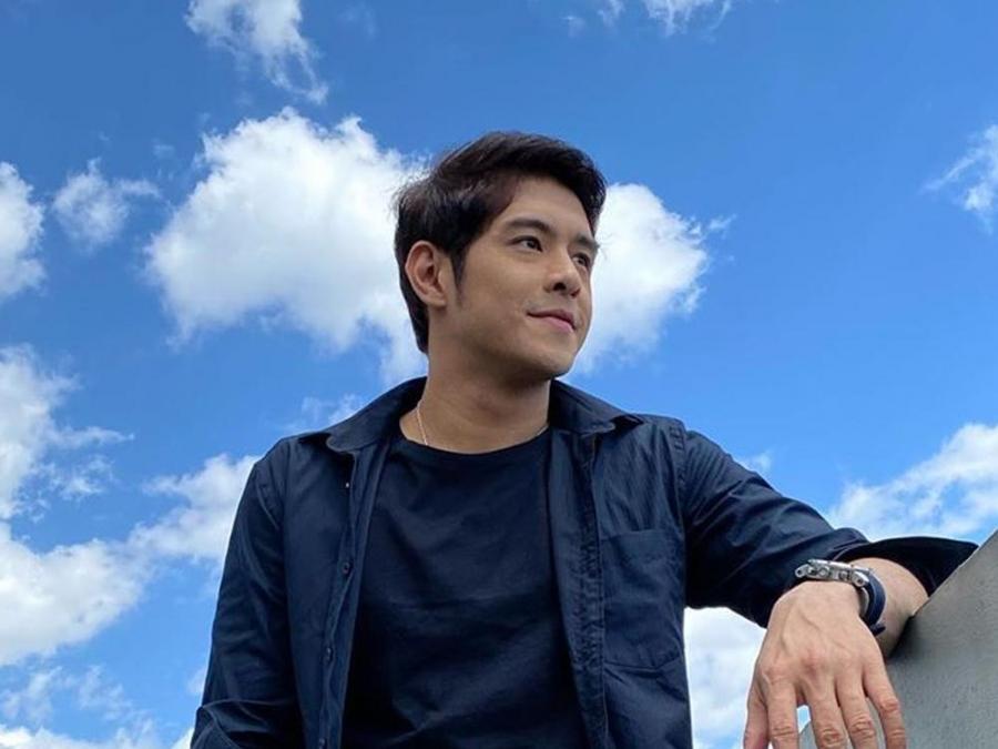 Jeric Gonzales plays piano