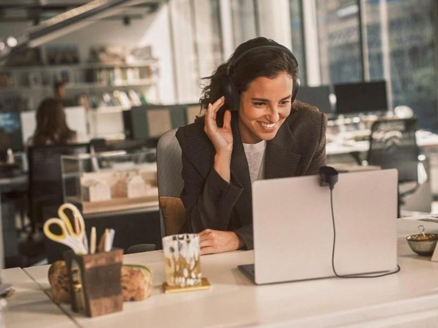 The Evolution of Office Gadgets in the Hybrid Work Era