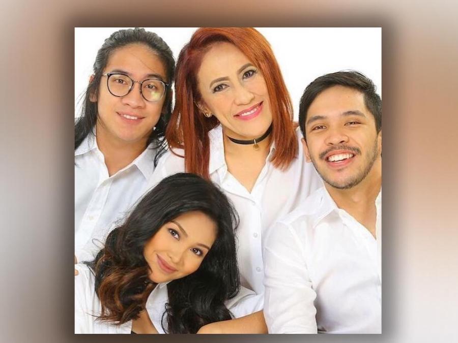 Aiai Delas Alas with kids