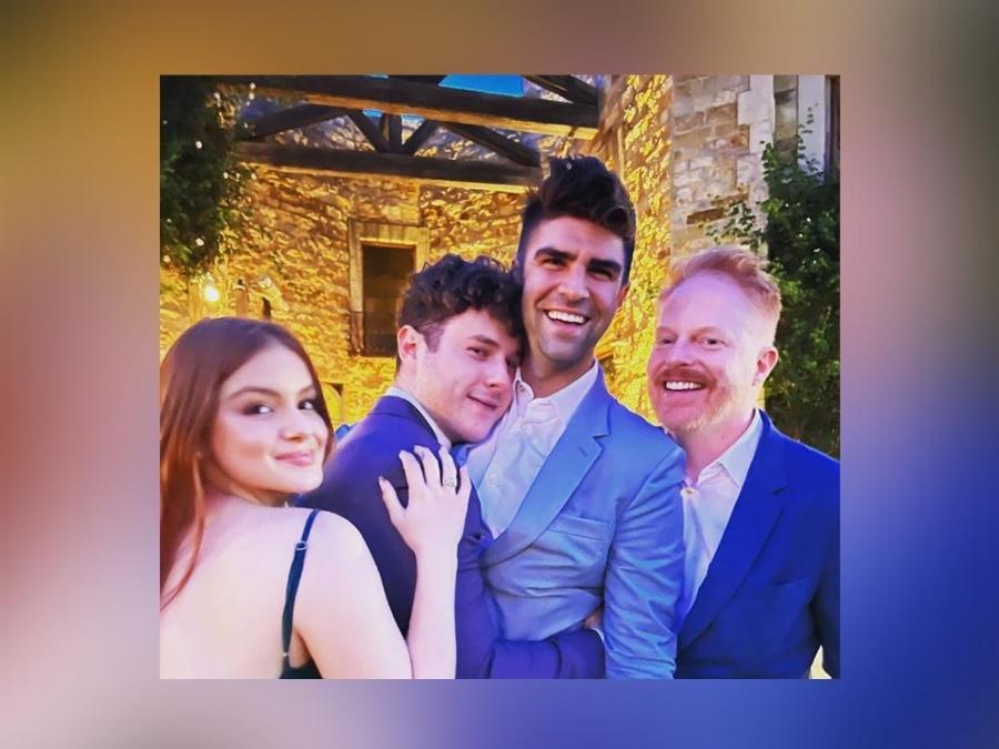 Modern Family stars reunite for Sarah Hyland's dreamy wedding. See pics -  Hindustan Times