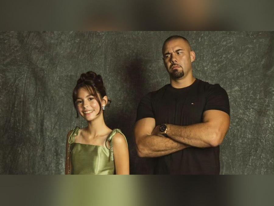 Doug Kramer plays up being a protective dad with daughter Kendra | GMA ...