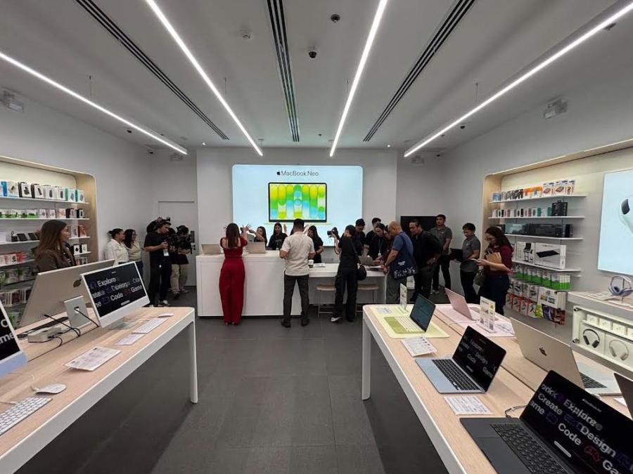A new Apple Premium Partner store opens in BGC