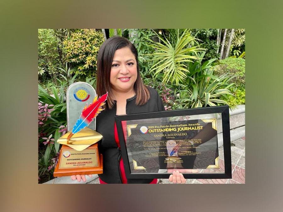 Sandra Aguinaldo receives the Outstanding Journalist Award at the 2022 ...