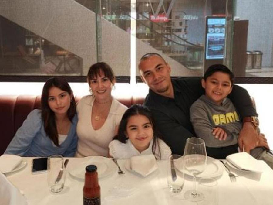 Cheska and Doug Kramer celebrate 19th anniversary with their kids GMA