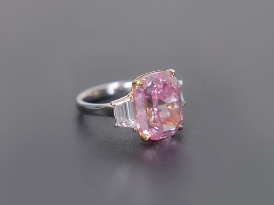 'Bubblegum' pink diamond to go on auction for $35 million