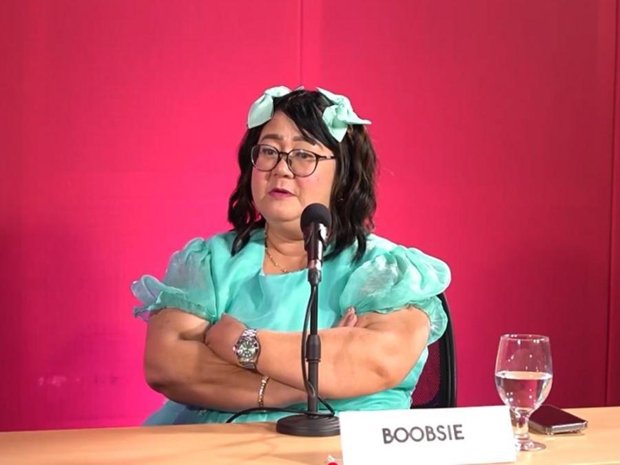 Boobsie Wonderland working in Japan