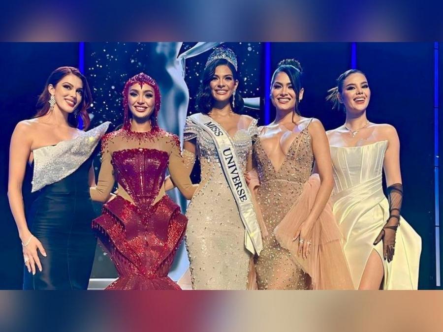 Catriona Gray poses for a photo with fellow Miss Universe titleholders ...