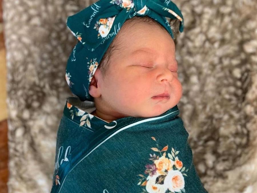 Jewel Mische gives birth baby