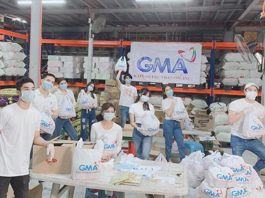 gma artists help prepare food packs for covid 19 relief