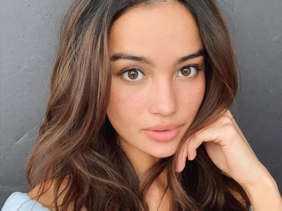 WATCH: Kelsey Merritt's makeup shopping challenge with ELLE | GMA ...