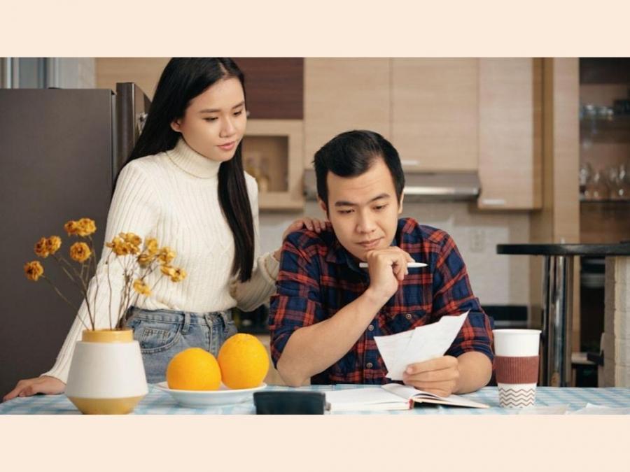 How to Manage Finances in Single Parent Dating and Relationships - Featured Image