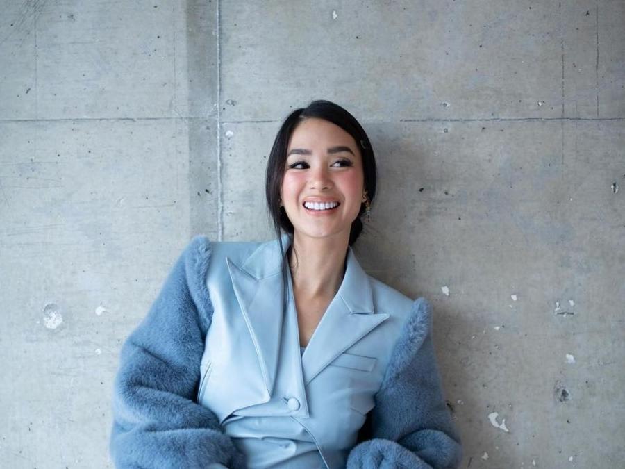 Heart Evangelista wears a black blazer jacket from Off-White