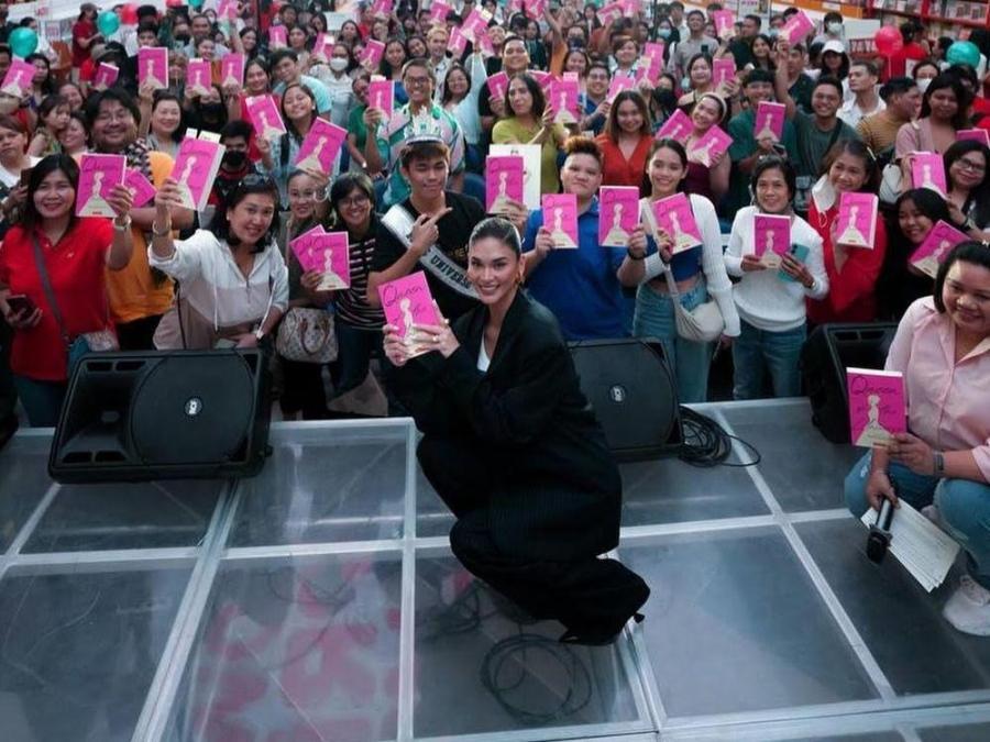 Pia Wurtzbach Holds Successful Book Signing 5248