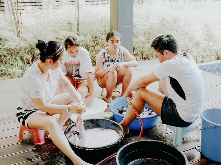 manny pacquiao daughters learns how to wash clothes
