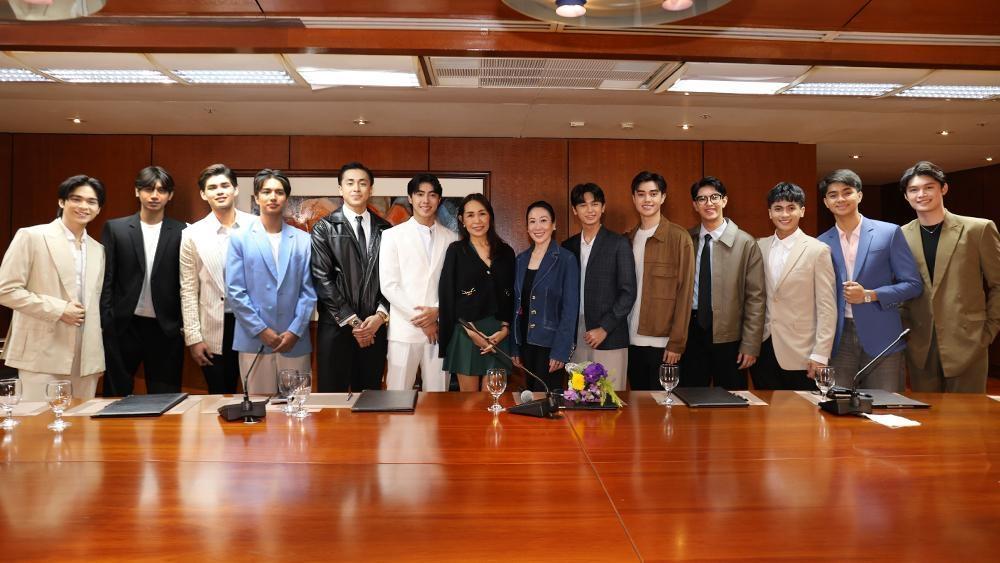 Sparkle Campus Cutie contract signing