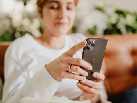 Gift guide for tech-savvy moms this Mother's Day