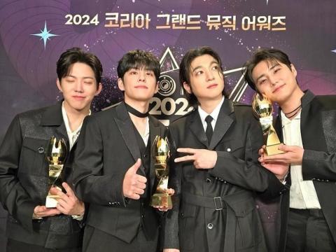 K-POP・アジア DAY6 1st MINE The Day 아 왜 (I Wait) - YouTube
