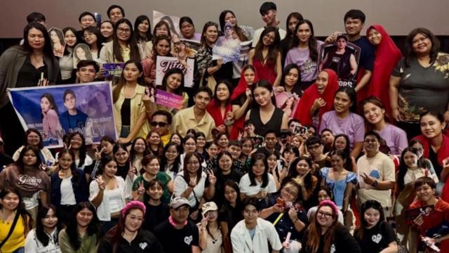 Cast ng 'Huwag Kang Titingin,' personal na nakisaya sa mga block screening ng fans